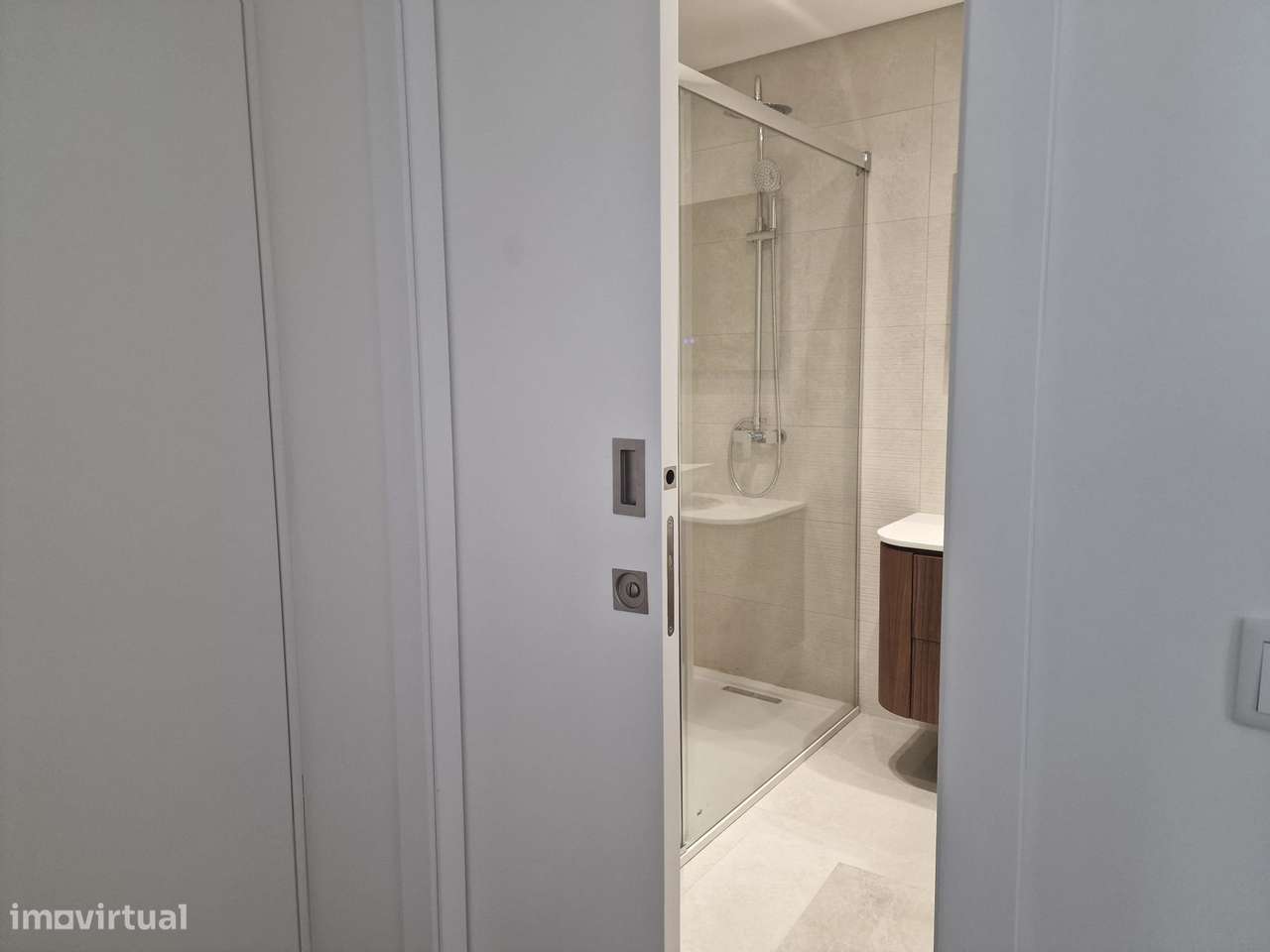 T3  (+ T2) Luxo, c Estac. e Arrecadação, jtº Forum Almada e Faculdades-16