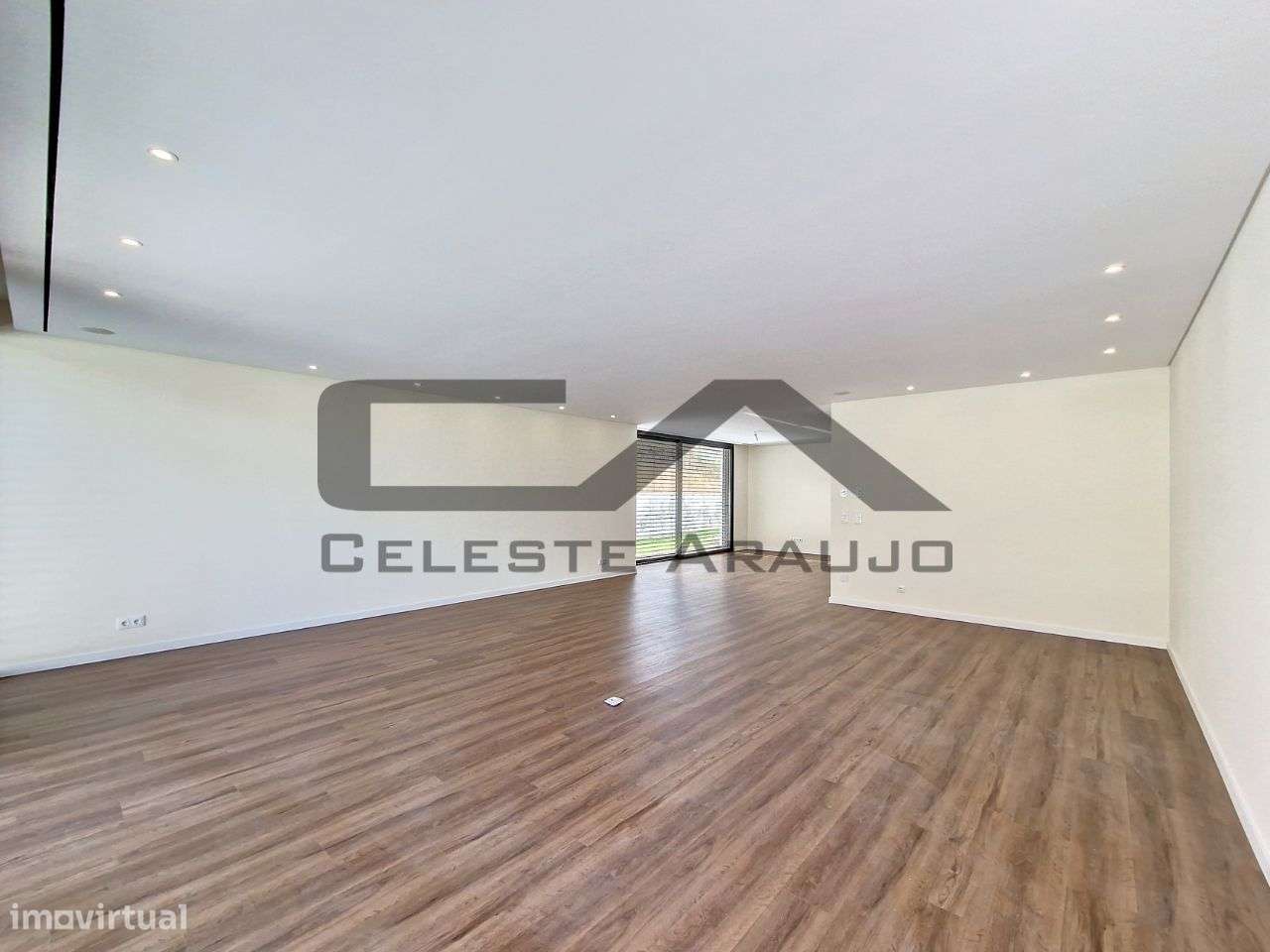 Moradia T4+1 Térrea, com piscina, Rio Meão-8