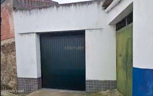 Moradia T3 com quintal, garagem e anexos no centro de Ervidel-46