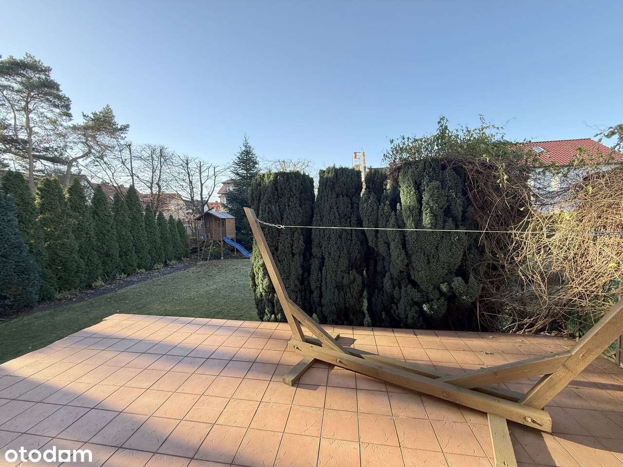 Przestronny dom z garażem i ogrodem, gotowy do wprowadzenia!-16