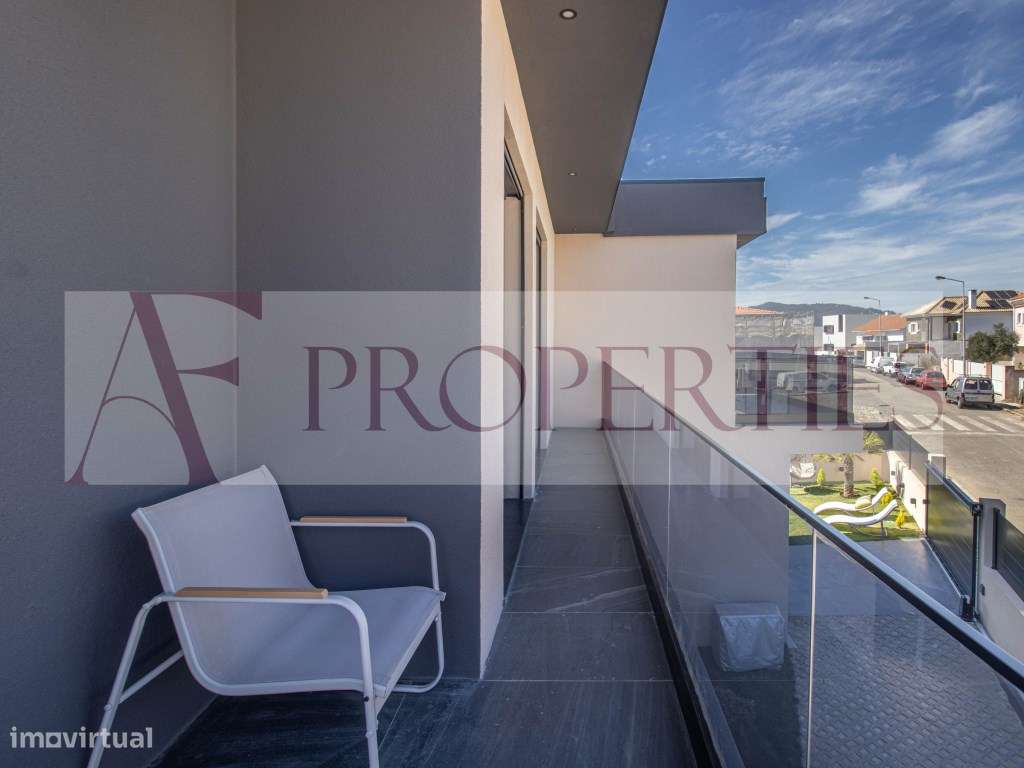 Moradia de luxo isolada com piscina aquecida, jardim e acabamentos ...-35