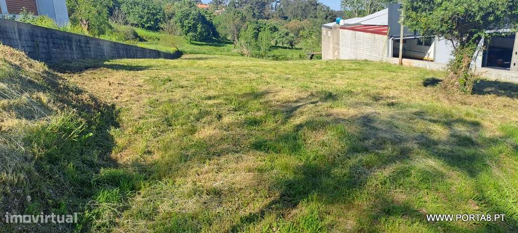 Terreno com possibilidade de construção - Grande imagem: 3/16