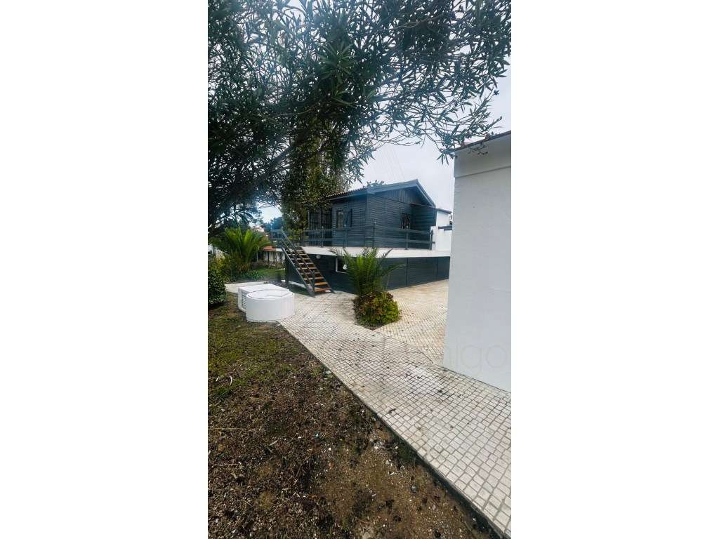 Moradia Isolada T3 em lote de 667m2 em Lagoa de Albufeira, Sesimbra-30