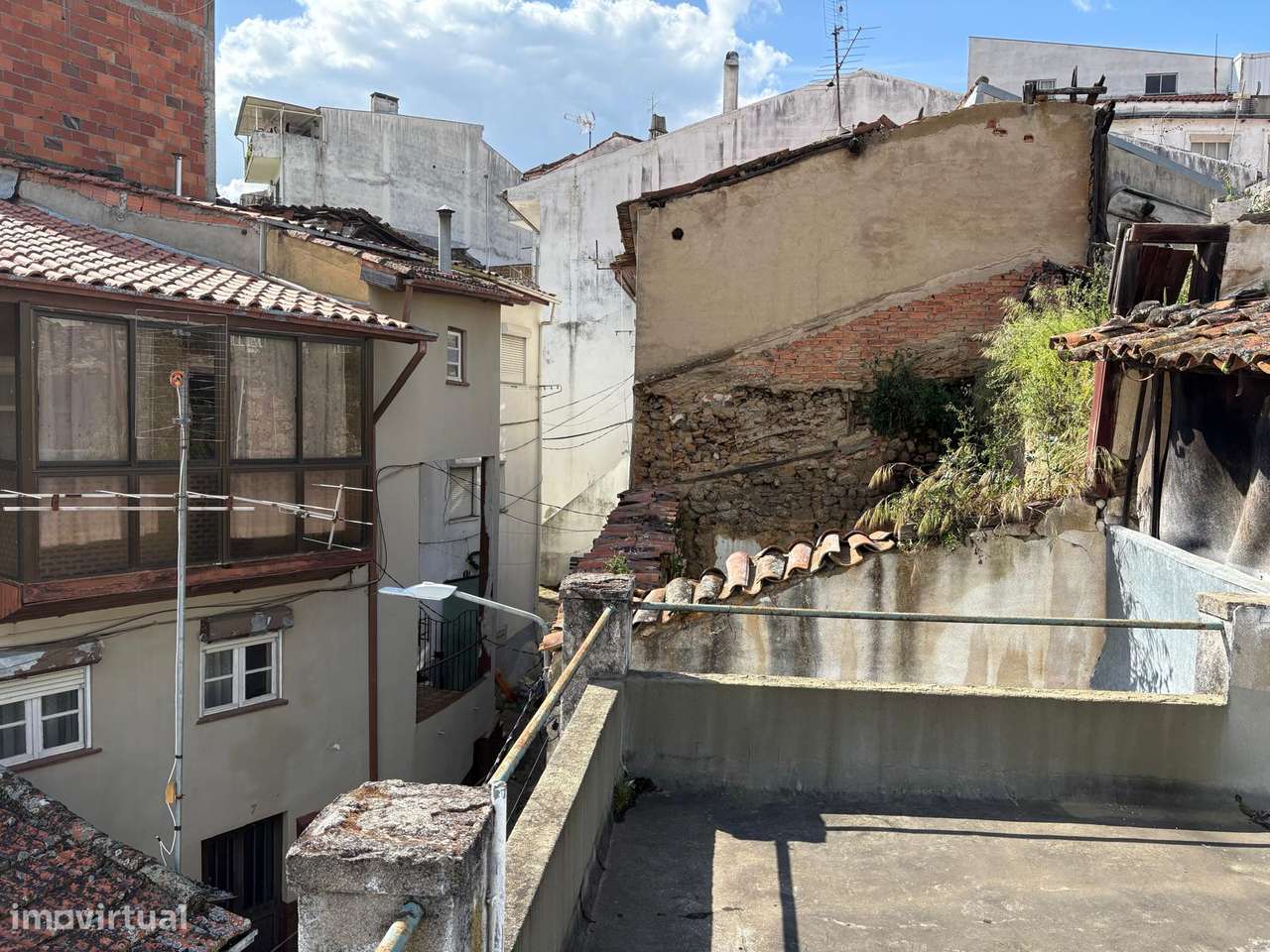 Apartamento T4 com 4 casas de banho e terraço-10