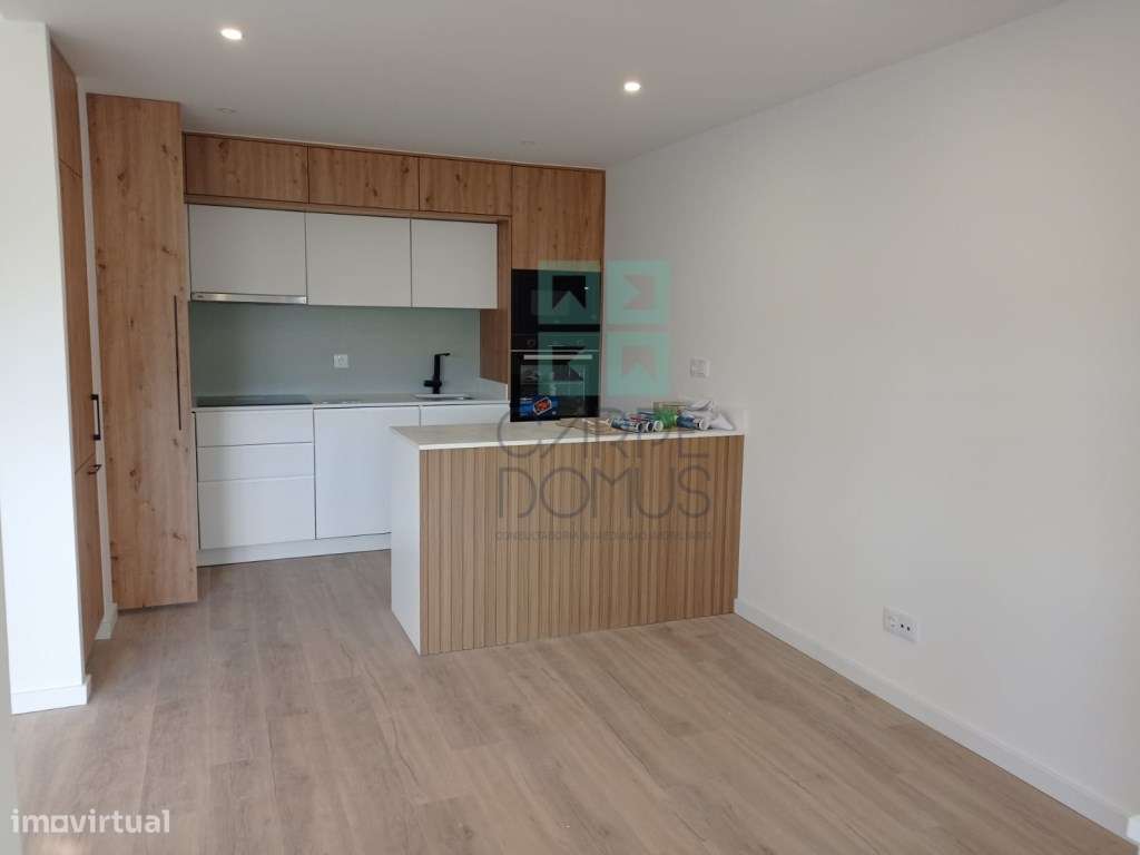 Apartamento T3, totalmente renovado, c/ varandas, na Avenida do Uru...-3