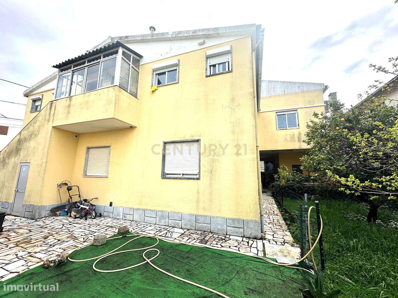 CAPARIDE-Moradia com 3 apartamentos independentes-6