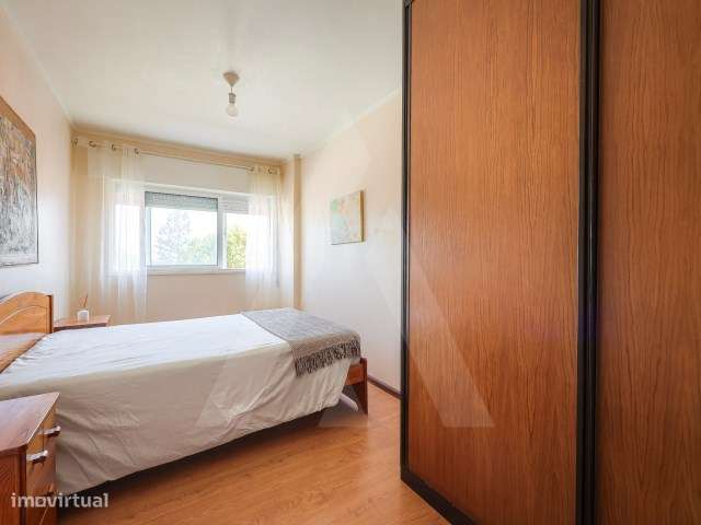 Apartamento T1+1 com arrumos e lugar de garagem em Mafamude!-11