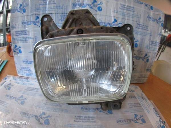 Farol Far1542 NISSAN PICK UP 2 KING CAB D21  1993 2.5D 4X4 75CV 2P PRETA ESQ H4 KOITO - 1