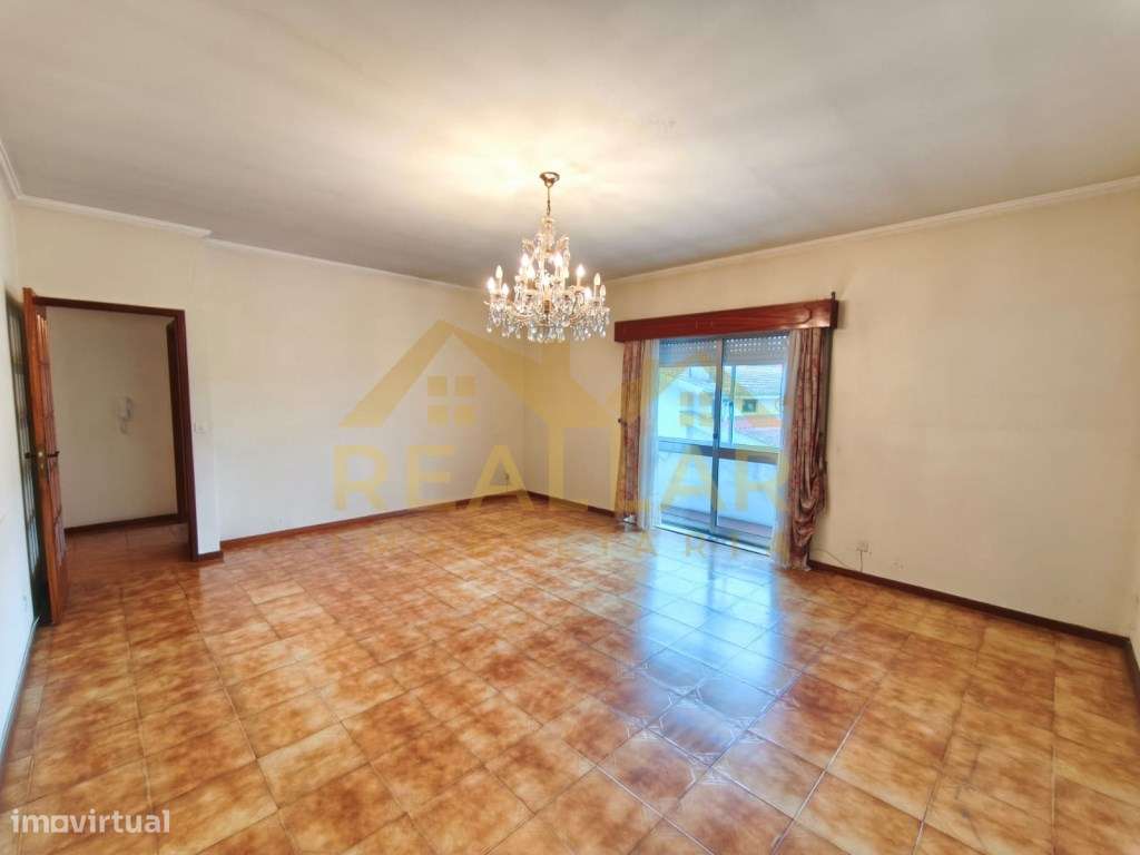 Apartamento T3 com três frentes e lugar de garagem Rio Tinto - Grande imagem: 2/29