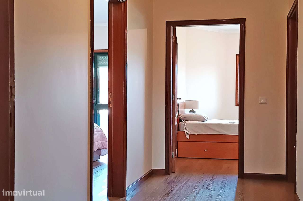 Apartamento T3 Renovado c/áreas generosas Paços de Brandão-18