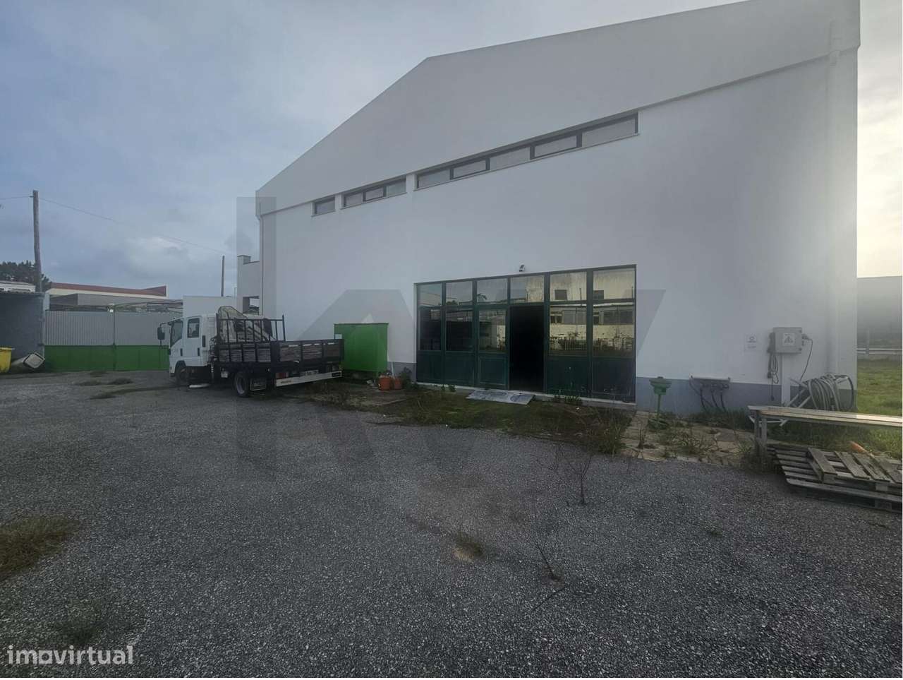 Armazém 767m2 com terreno 1854m2-16