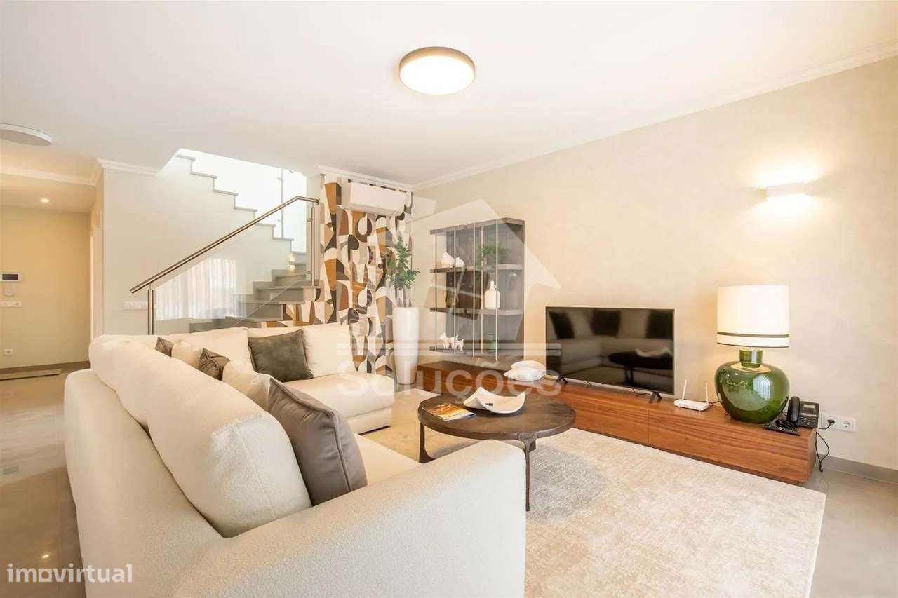 Moradia Geminada T3+1 Localizada em Condomínio Privado com Campo de Go - Grande imagem: 3/18