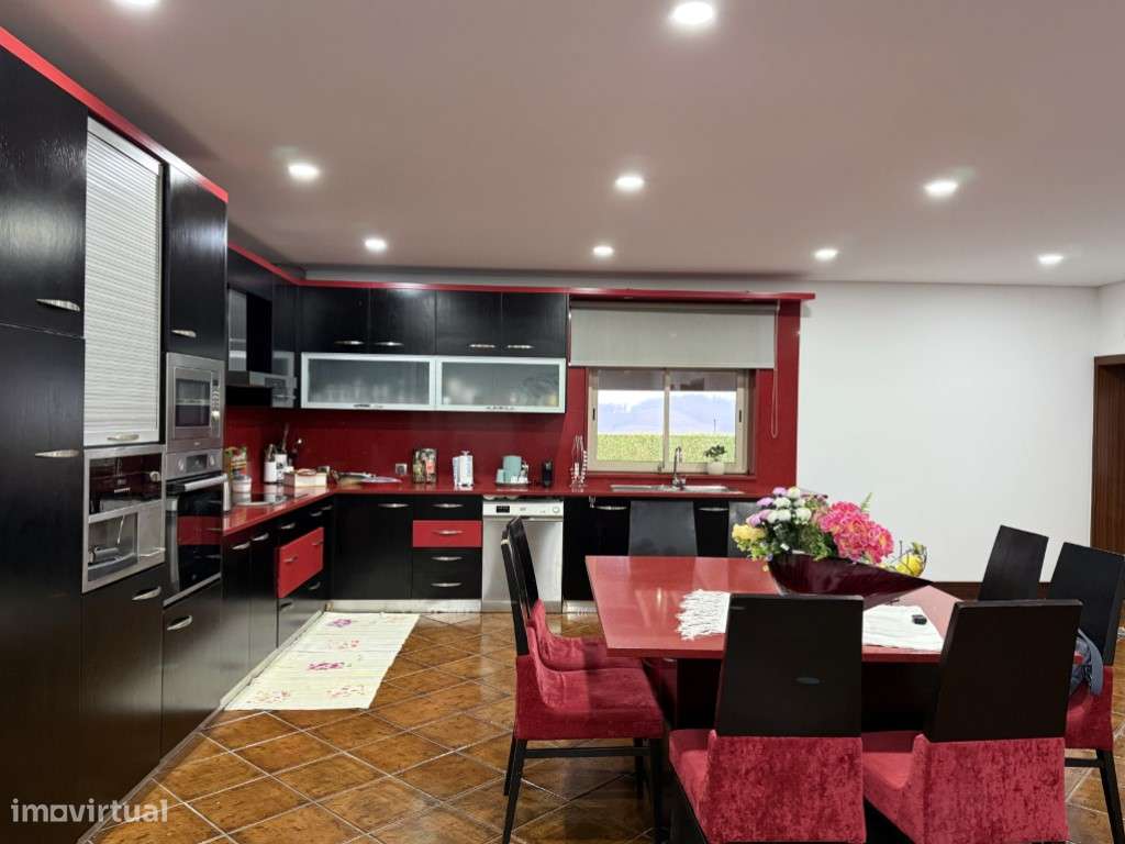 Moradia T5 de cave e rés-do-chão | Airães, Felgueiras - Grande imagem: 4/29