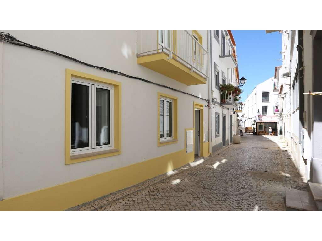 T2 Renovado no Centro Histórico da Nazaré Mobilado e Equipado junto...-20