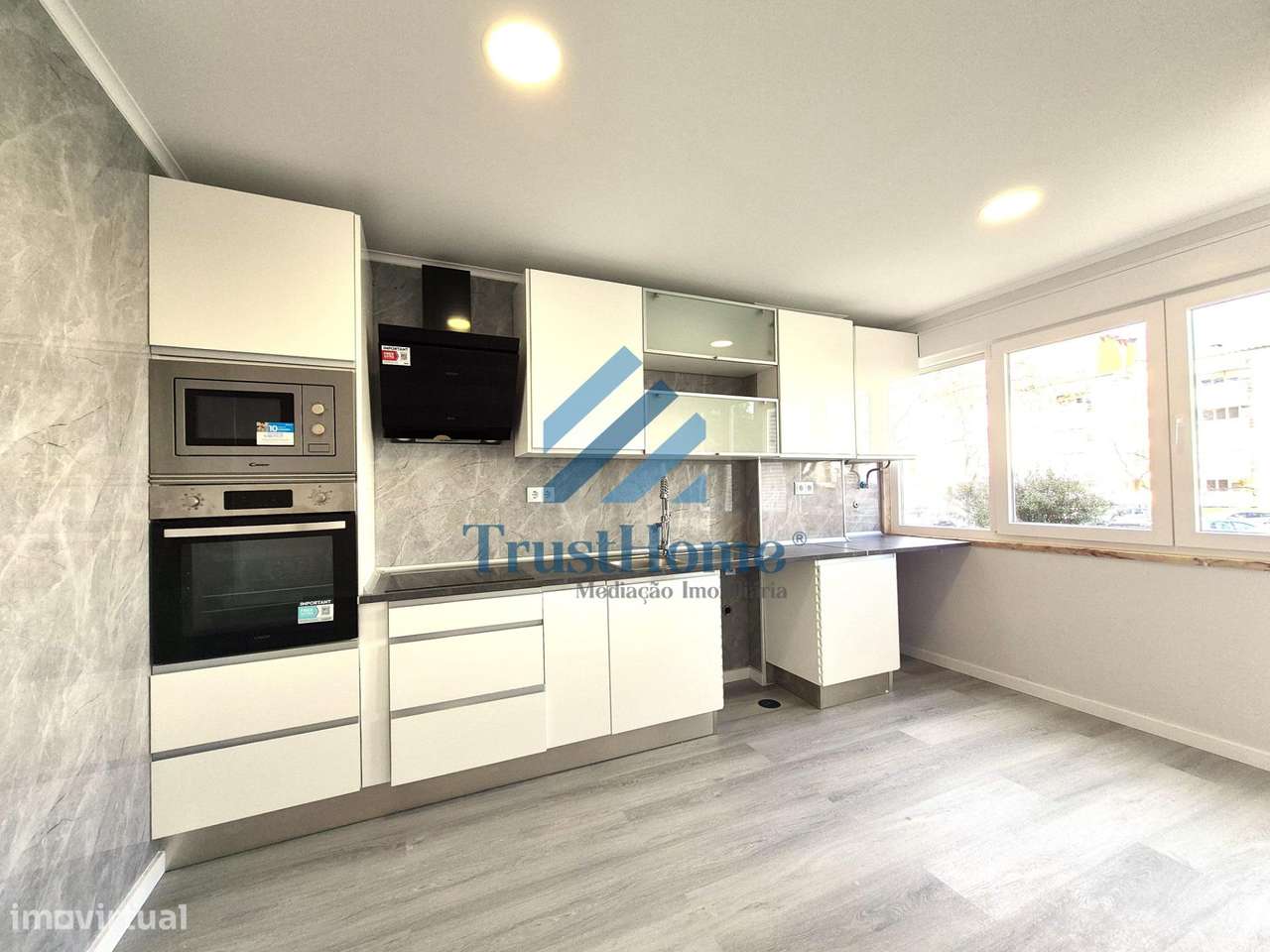 T2 Remodelado c/ 2 Wcs e arrecadação centro de Oeiras - Grande imagem: 3/32