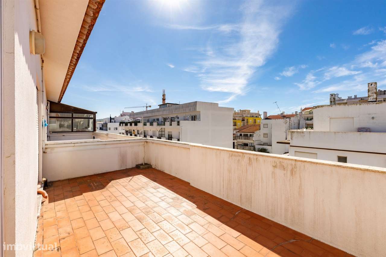 Apartamento T2 com Terraço e Garagem | Praia da Nazaré-23