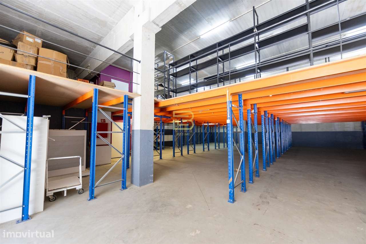 ARMAZÉM com 374m², para VENDA, na ZONA INDUSTRIAL de ERMESINDE-14