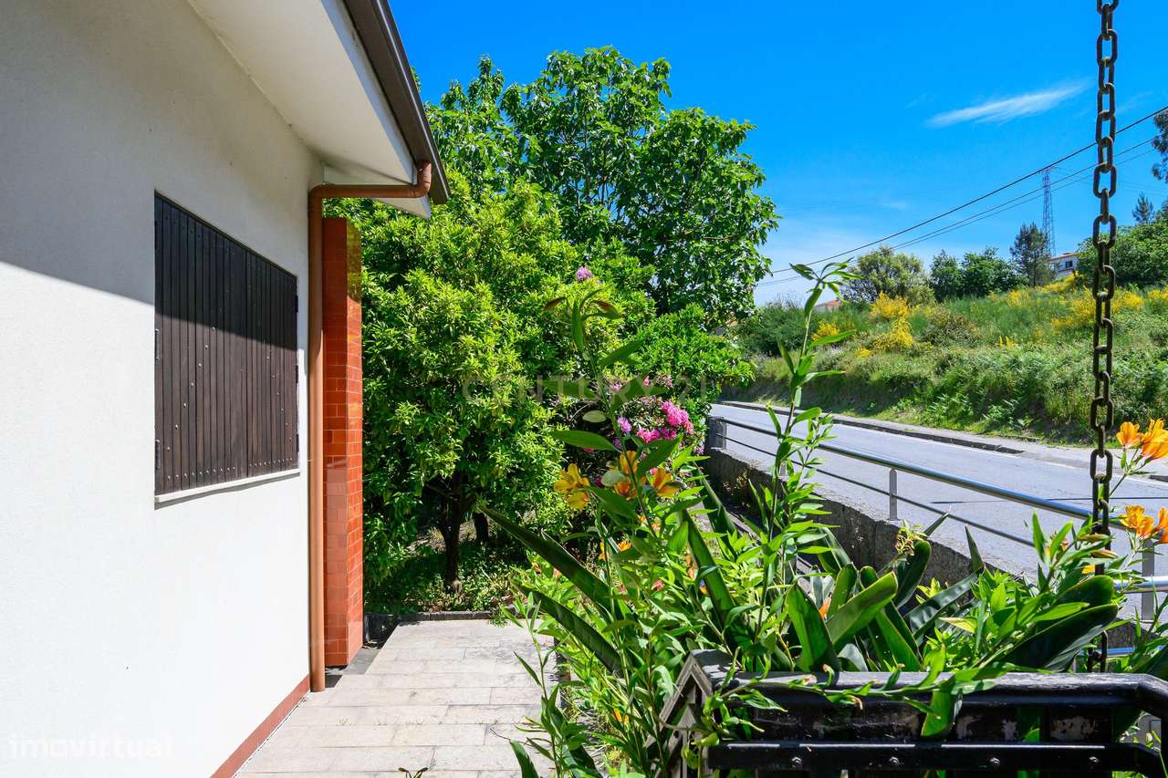 Descubra Esta Moradia T3 em Penafiel com Cave, Jardim e Acessos Excele - Grande imagem: 4/33