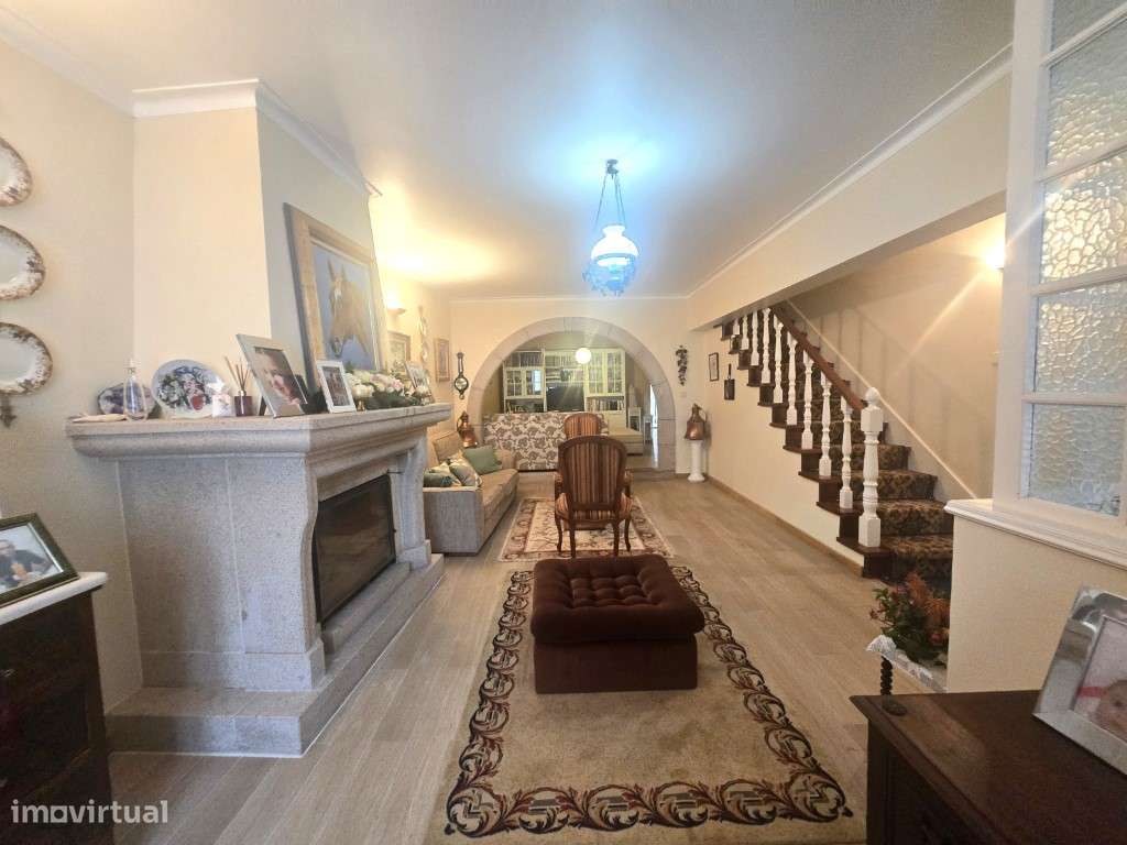 Excelente Moradia T6 com Quintal e Garagem - Próxima de Alter do Ch...-0