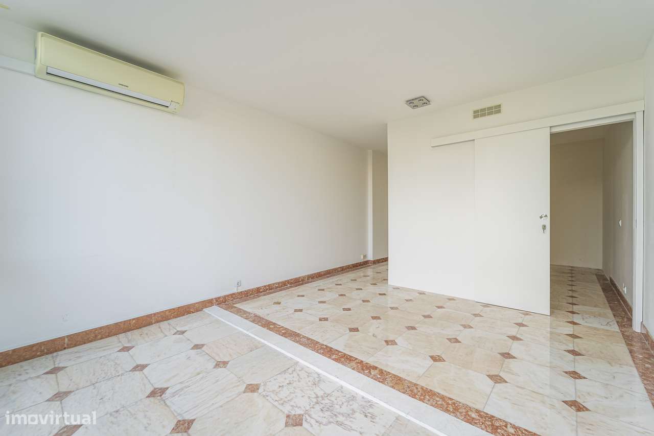 Apartamento T1 com Vista Mar – Arcadas do Estoril, Av. Aida-12