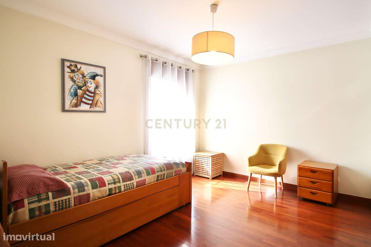 Elegância e Exclusividade no Bairro das Artes T3 Remodelado | Rua Migu-31