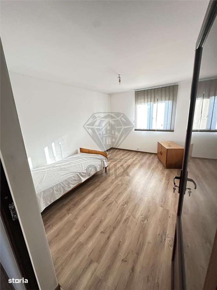 CASA ROMANESTI  5 CAMERE-7