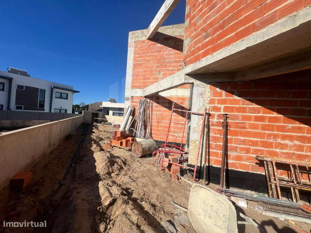 Moradia Isolada T4 com piscina e garagem - Azeitão-15