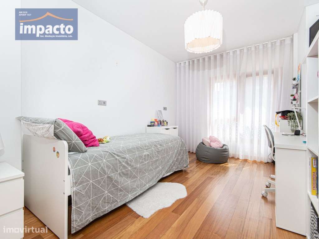 Malva Rosa,Excelente T4,coz equipada,Ar cond,asp central,Box 2 viat...-19