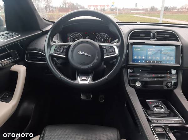 Jaguar F-Pace 3.0 V6 AWD S - 16