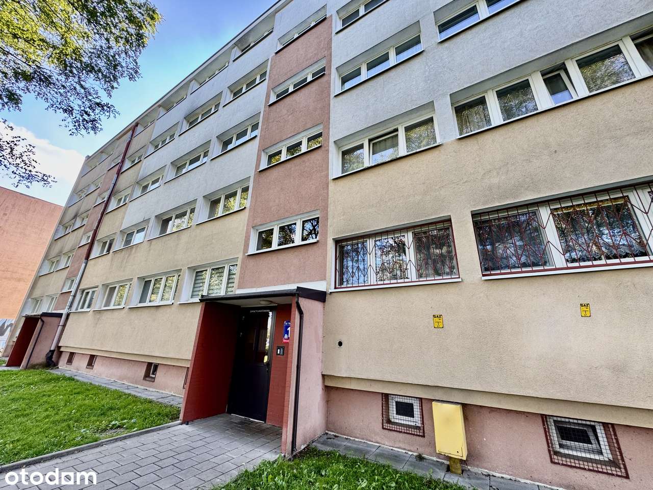 | 2 pokoje + kuchnia | 40m2 | balkon | komórka |-15