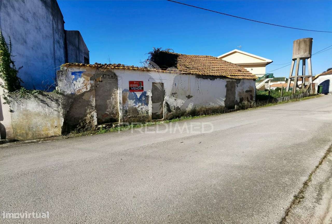 Casa de Aldeia para restaurar com terreno - Grande imagem: 3/19