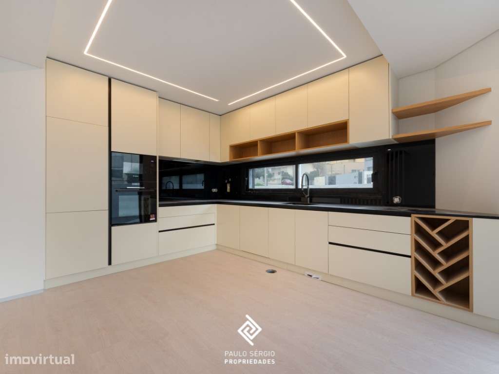 Moradia de Qualidade Superior com Piscina a 350m da Praia da Madale... - Grande imagem: 2/25