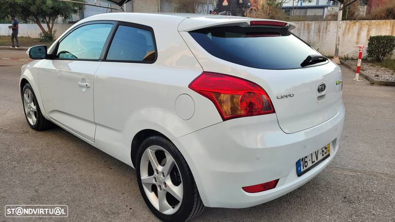 Kia Ceed S Coupé 1.6 CRDi TX ISG - 32