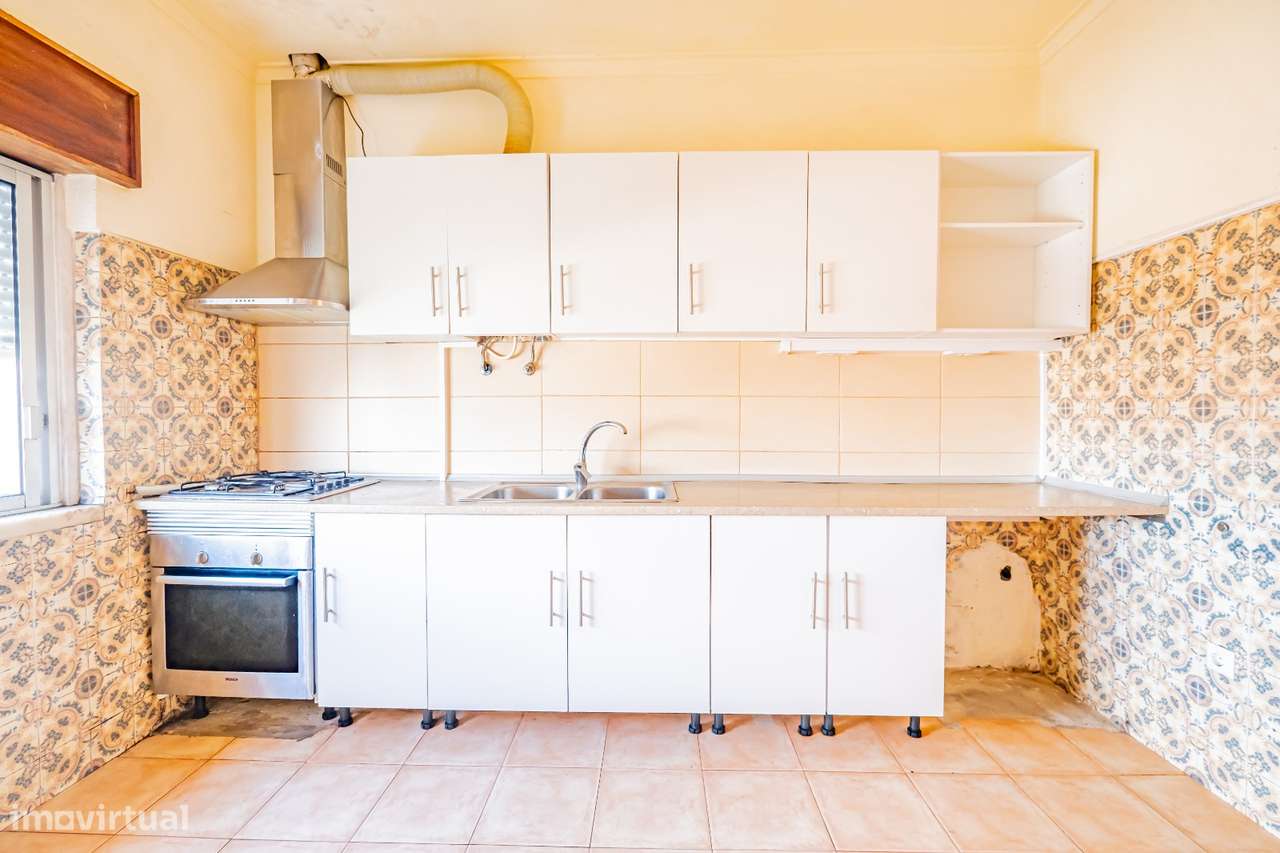 Moradia Bi-familiar T2 + T3 na Quinta do Conde - Grande imagem: 2/60