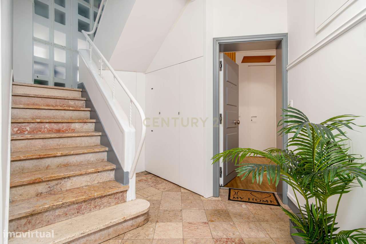 Apartamento Renovado com Terraço na Pontinha-30