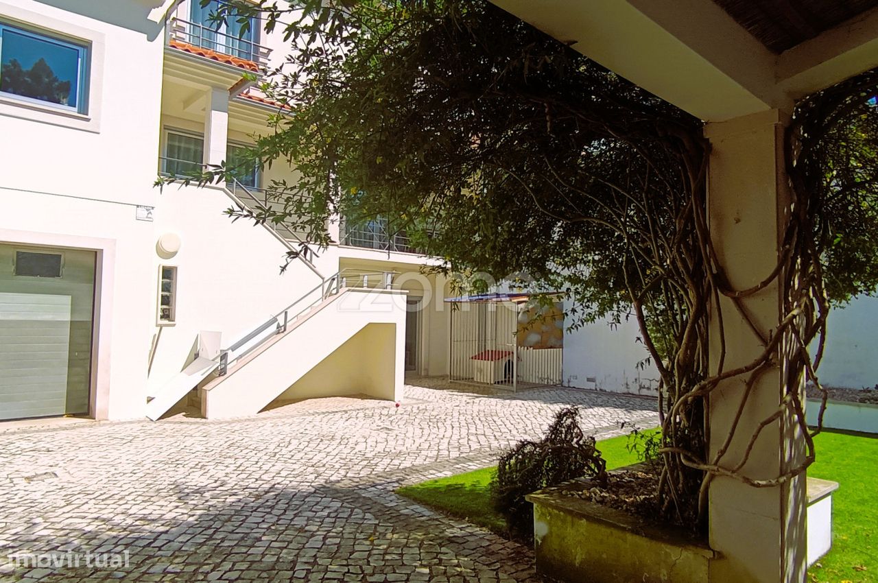 Moradia M4 com 3 Suites, Jardim e excelentes acabamentos, em Barosa