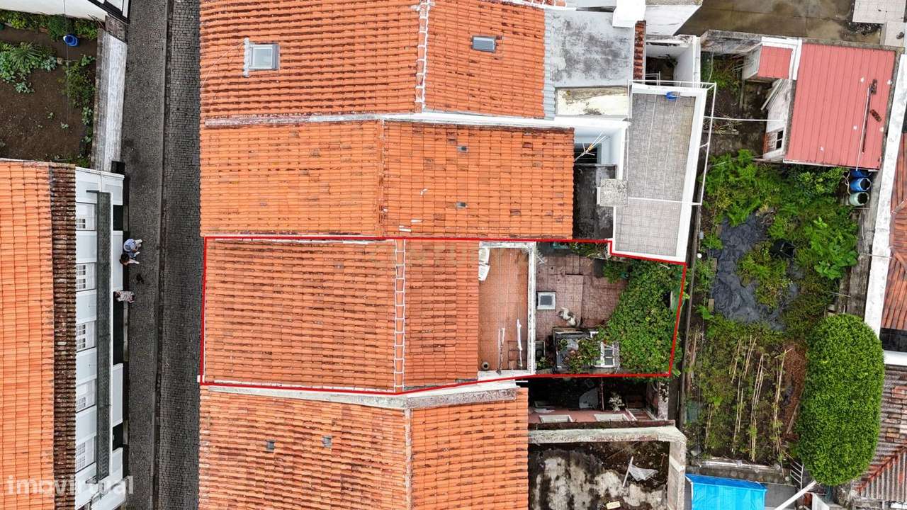 Moradia T3 com aproveitamento de sotão no Centro de Angra do Heroísmo - Grande imagem: 3/14