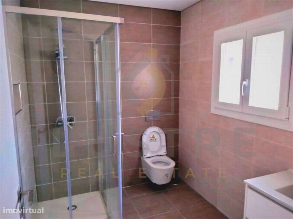 Moradia T3 em construção com piscina e garagem na Charneca de Caparica-19