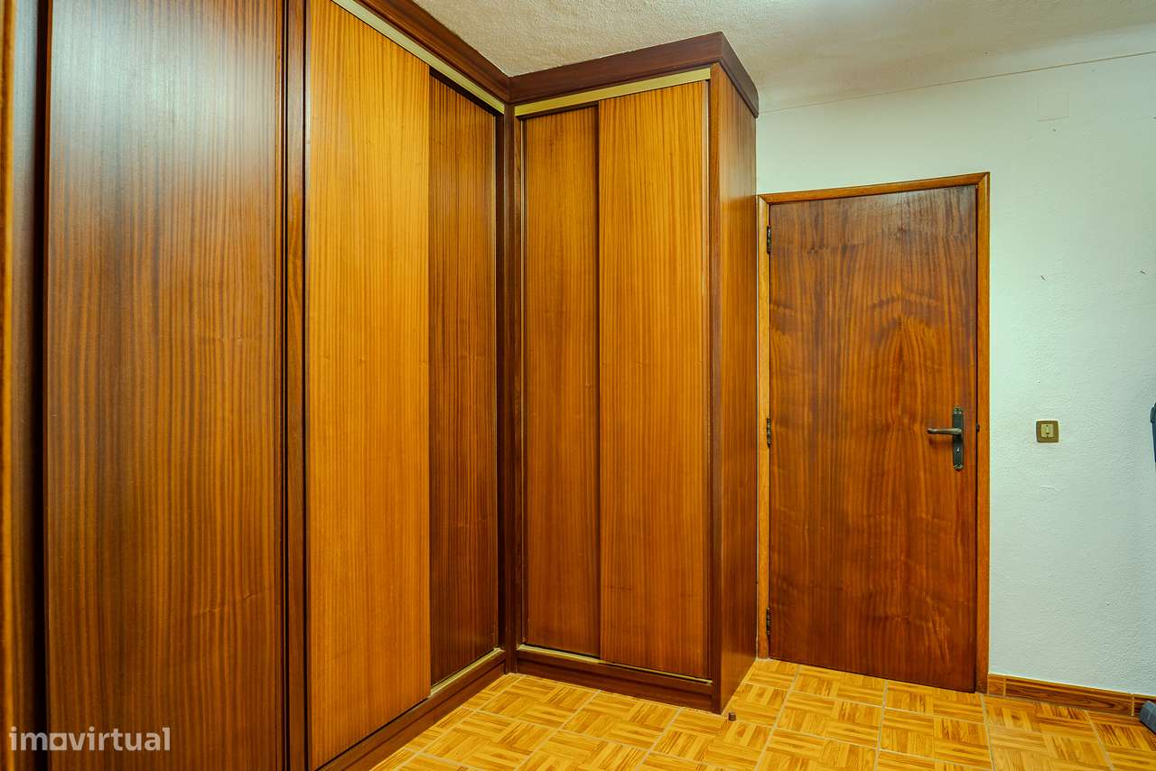 Moradia com Quintal e Garagem à Venda em Viana do Alentejo-14