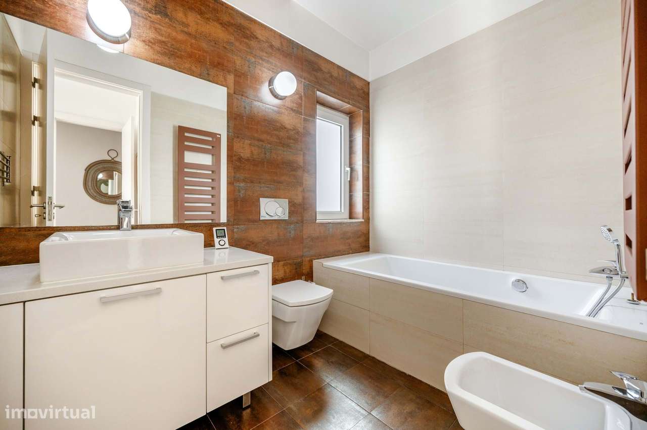 Apartamento T2 com 4 terraços e garagem nas Avenidas Novas, Lisboa-33