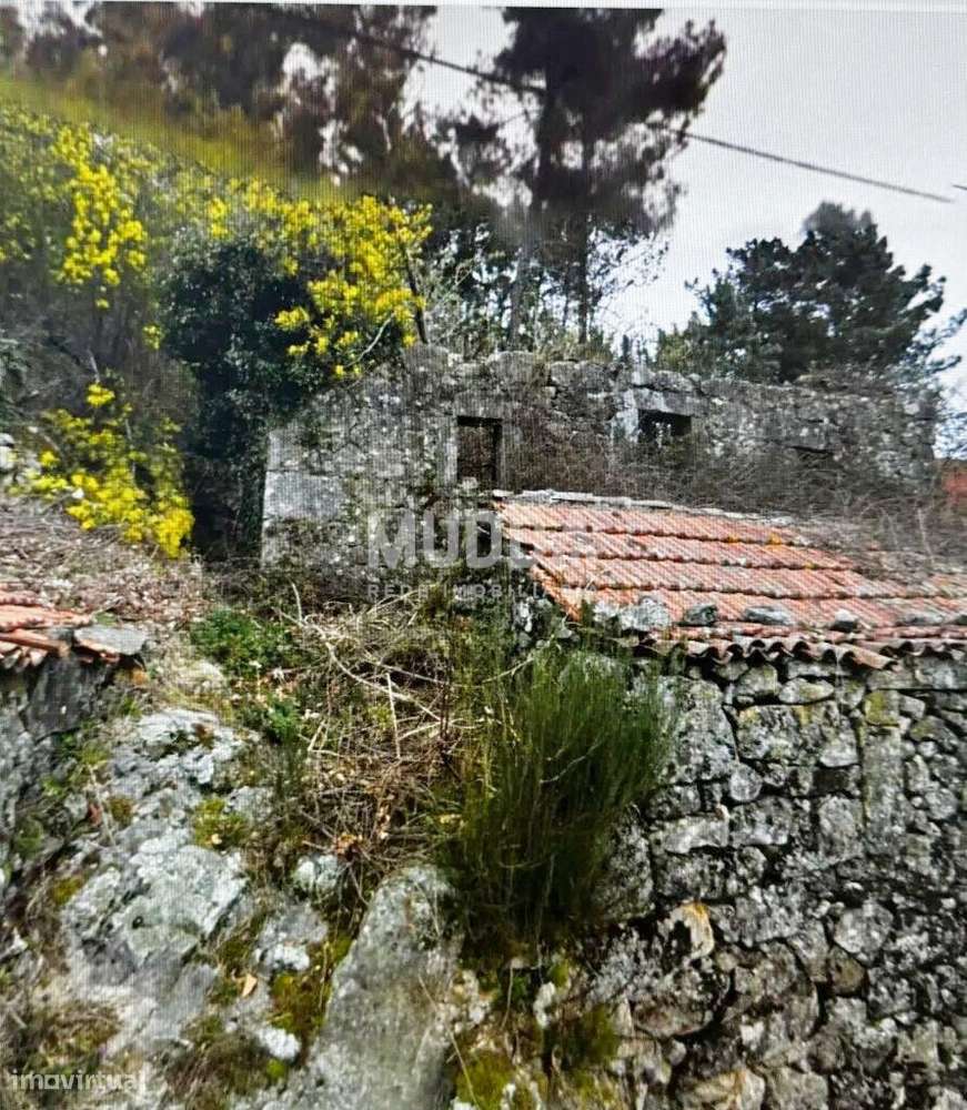 Oportunidade Única: Moradia em Pedra de 2 Pisos (Ruína) com 411m2 d-3