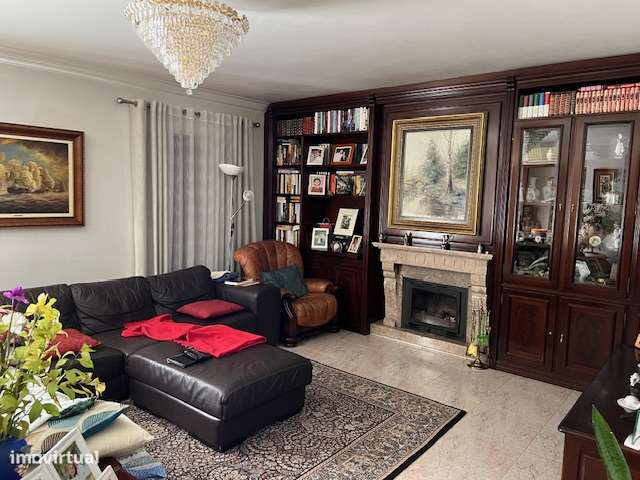 Excelente Moradia c/Piscina, Ringue desportivo, Garagem-33