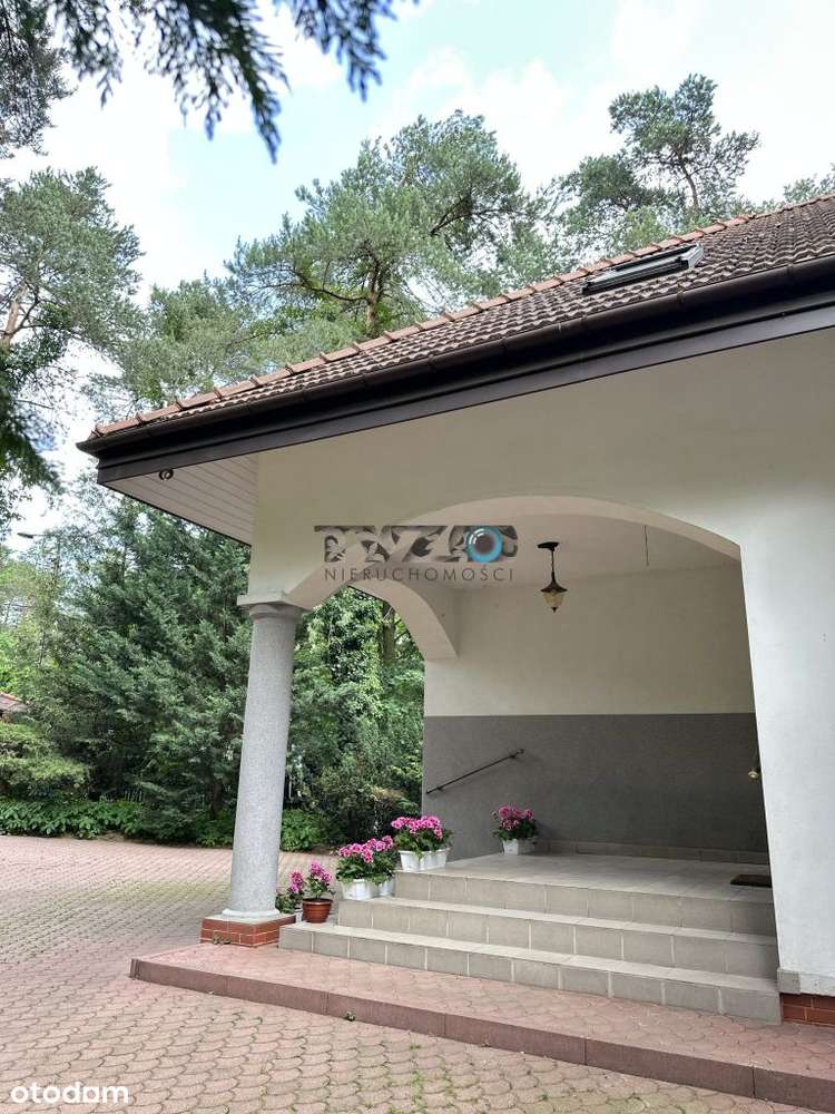 Okazały dom na zielonej i przytulnej działce-2