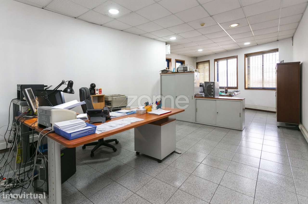 Oficina Automóvel Equipada e armazém para venda em Baguim do Monte-19