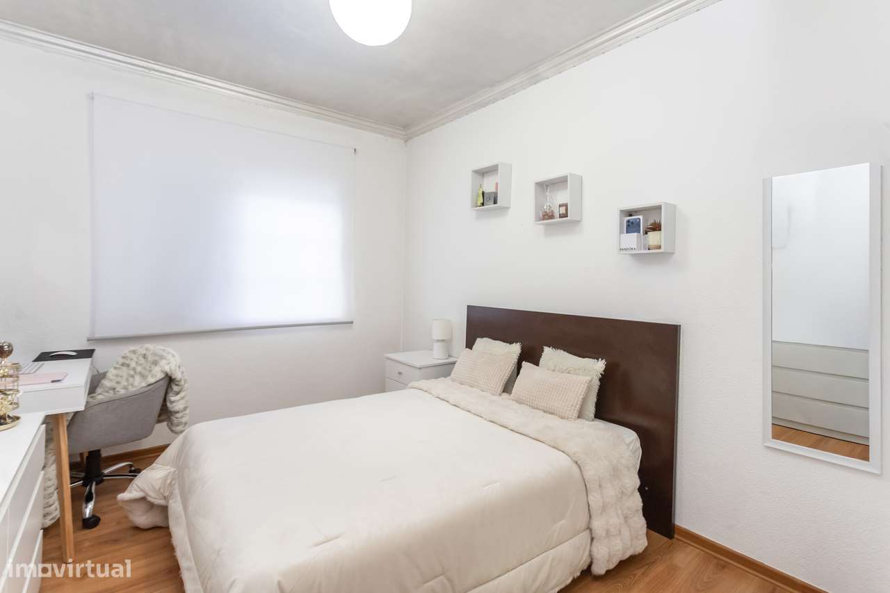 Moradia em banda T3 + 1-14