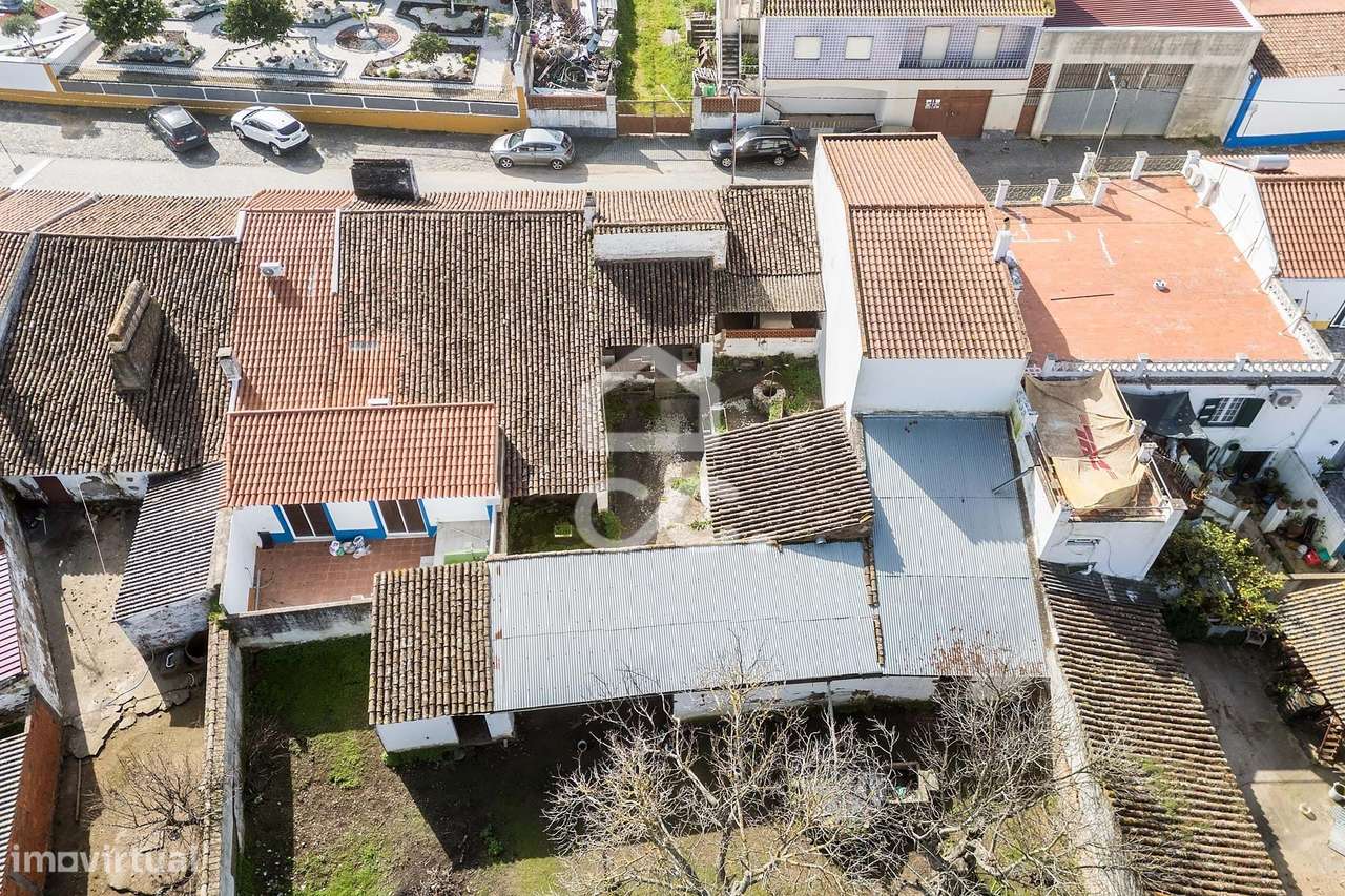 Moradia térrea c/ 311 m² de construção em lote de 1124 m² | Vila de Fr-47