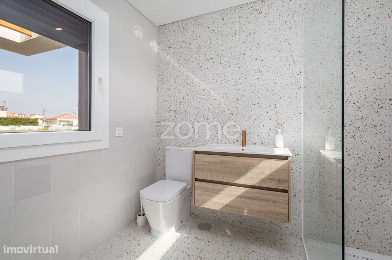 Moradia T3 com piscina na Sobreda-26