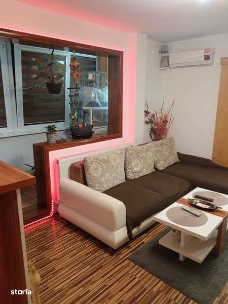 Apartament cu 3 camere de vanzare — 71 Mt