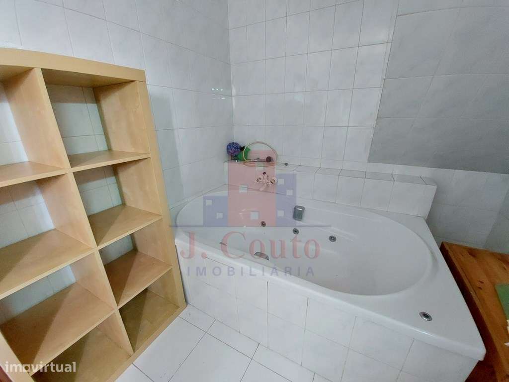 Prédio com 7 apartamentos no centro de Caldas da Rainha-32