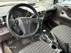 Toyota iQ - 7